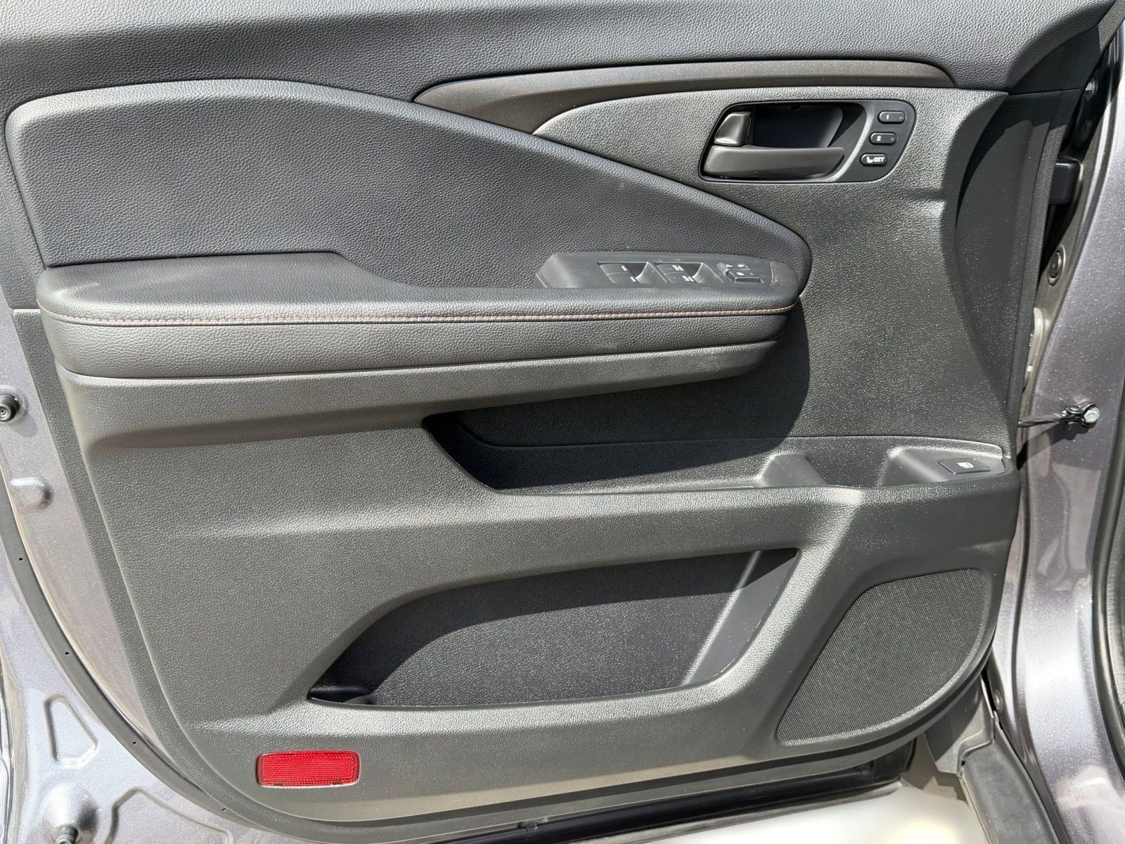 Used 2025 Honda Ridgeline TrailSport image 11