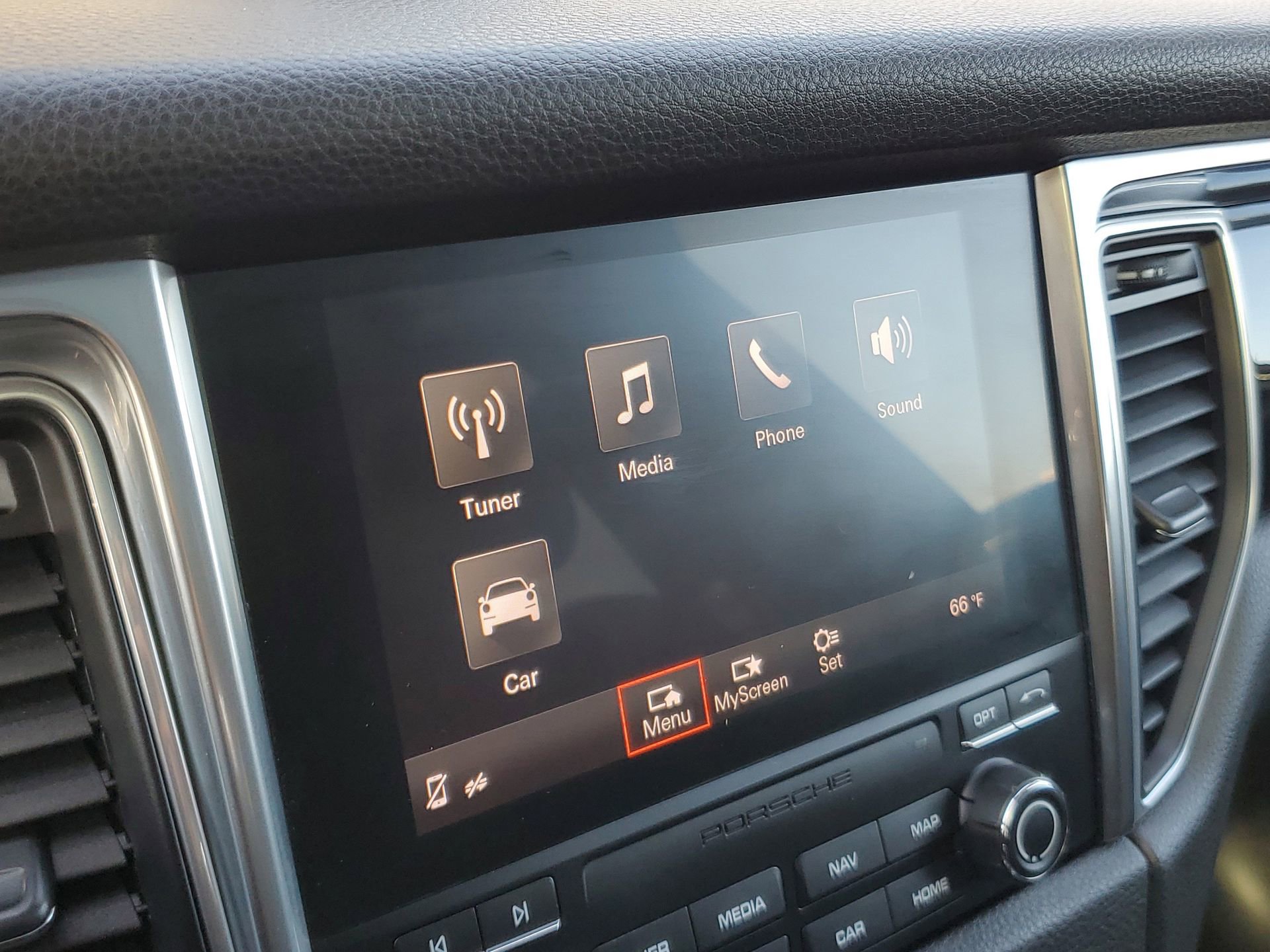 Used 2018 Porsche Macan S image 26