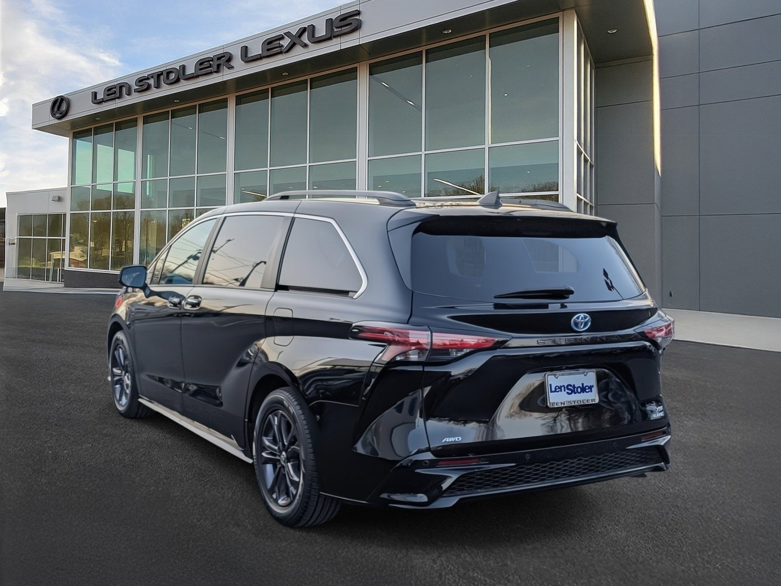 Used 2024 Toyota Sienna XSE w/ XSE Plus Package image 5