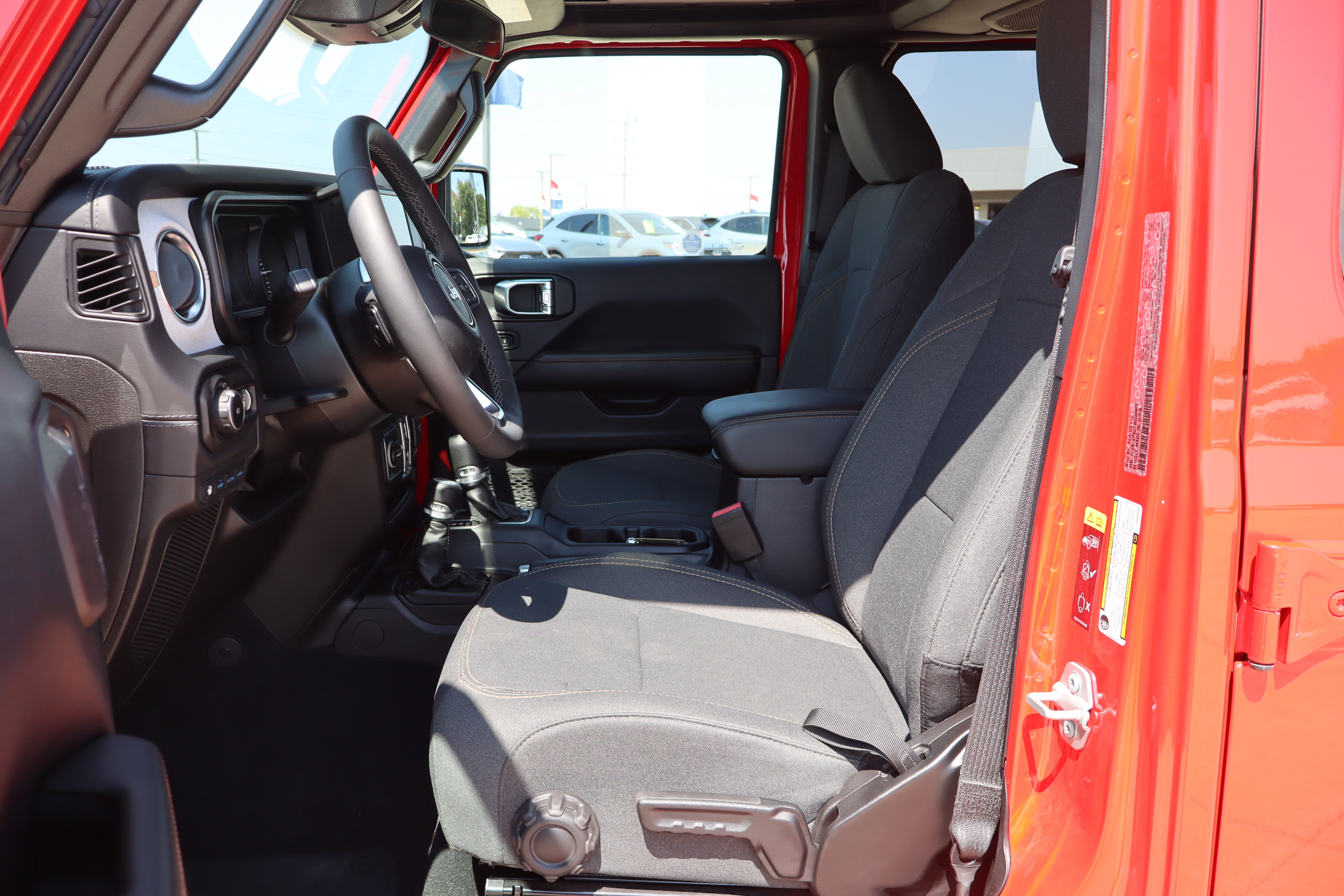 Used 2025 Jeep Wrangler Unlimited Sahara w/ Safety Group AWD/4WD image 9