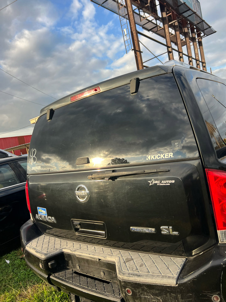 Used 2011 Nissan Armada SL w/ DVD FES Pkg image 3