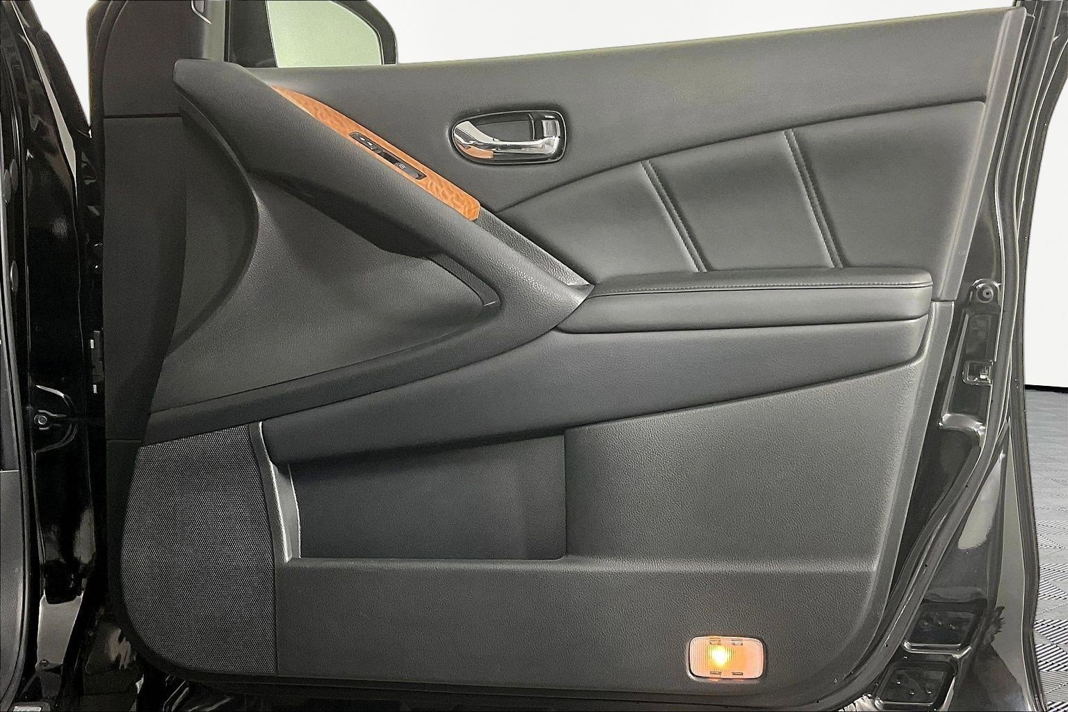 Used 2014 Nissan Murano LE w/ Platinum Edition Package image 29