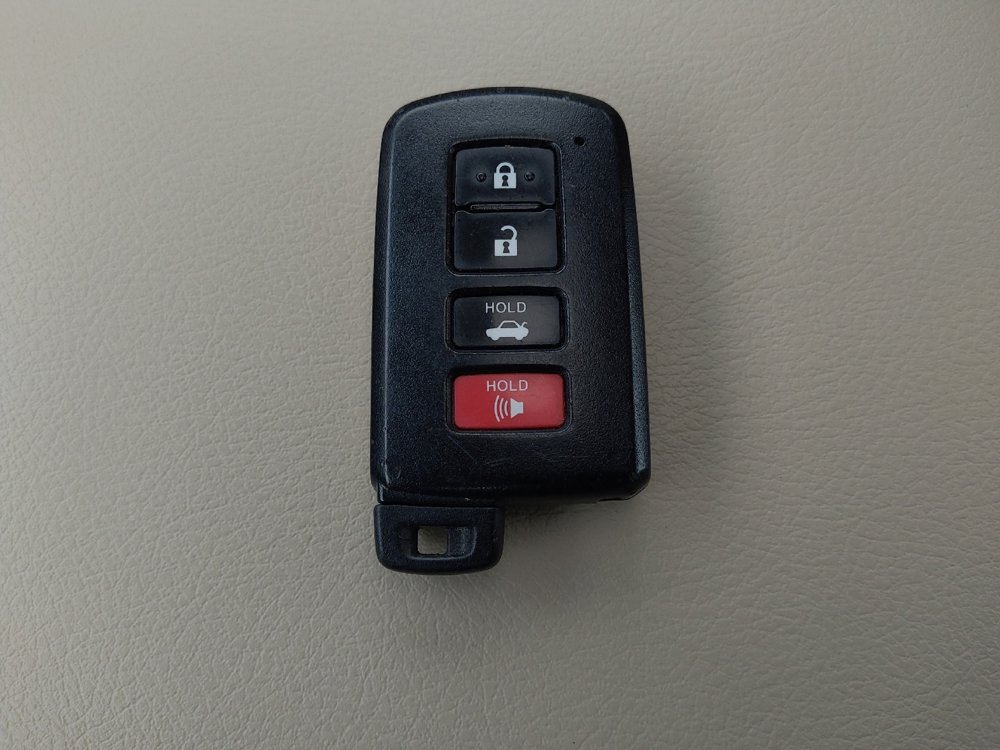 Used 2014 Toyota Camry XLE w/ Leather Package image 32