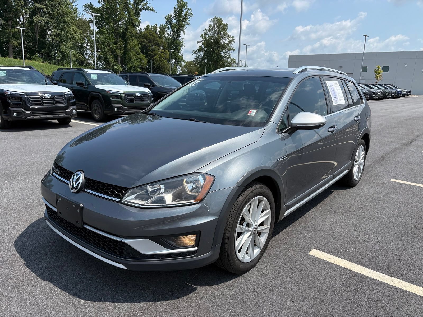 Used 2017 Volkswagen Golf Alltrack S AWD/4WD image 3