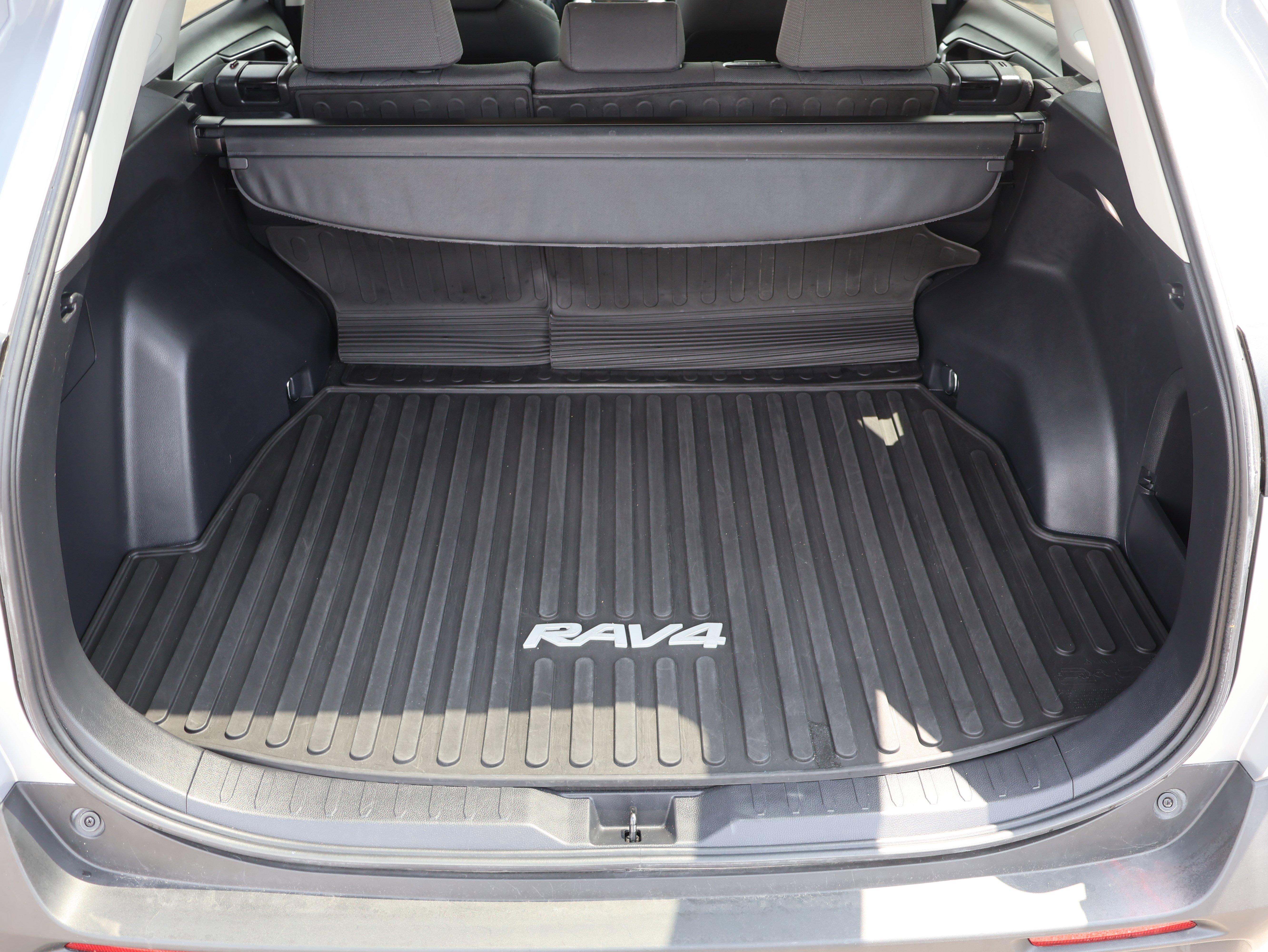 Used 2022 Toyota RAV4 XLE AWD/4WD image 15
