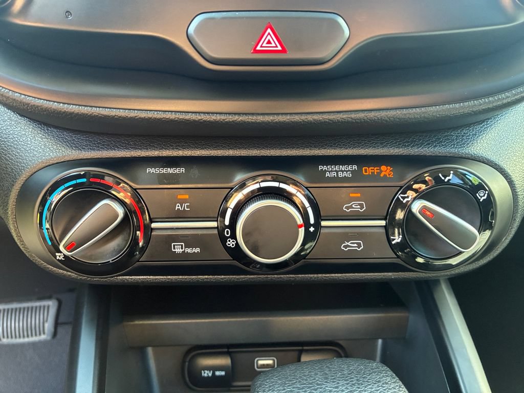 Certified 2025 Kia Soul LX w/ LX Technology Package FWD image 23