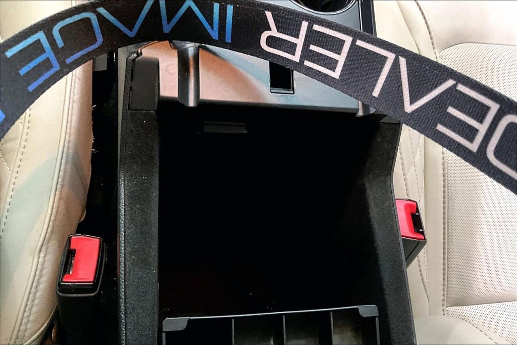 Used 2016 Ford Explorer Platinum image 16