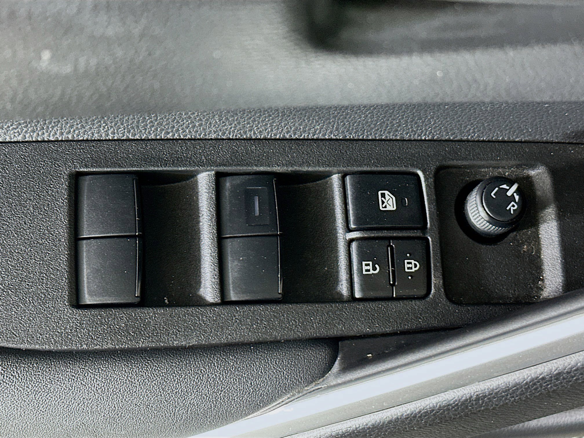 Used 2023 Toyota Corolla Cross LE w/ Moonroof Package image 14