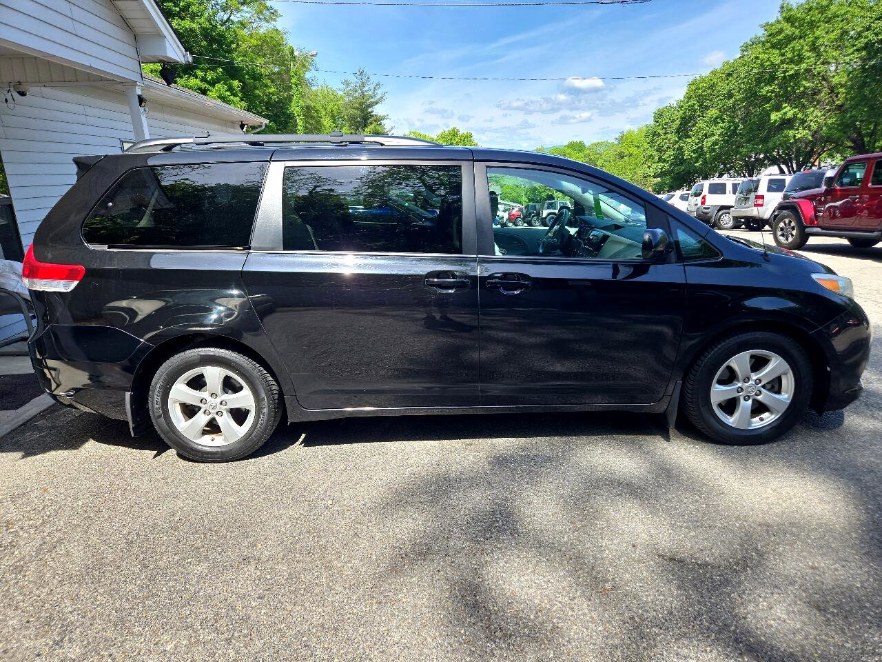 Used 2014 Toyota Sienna LE image 6