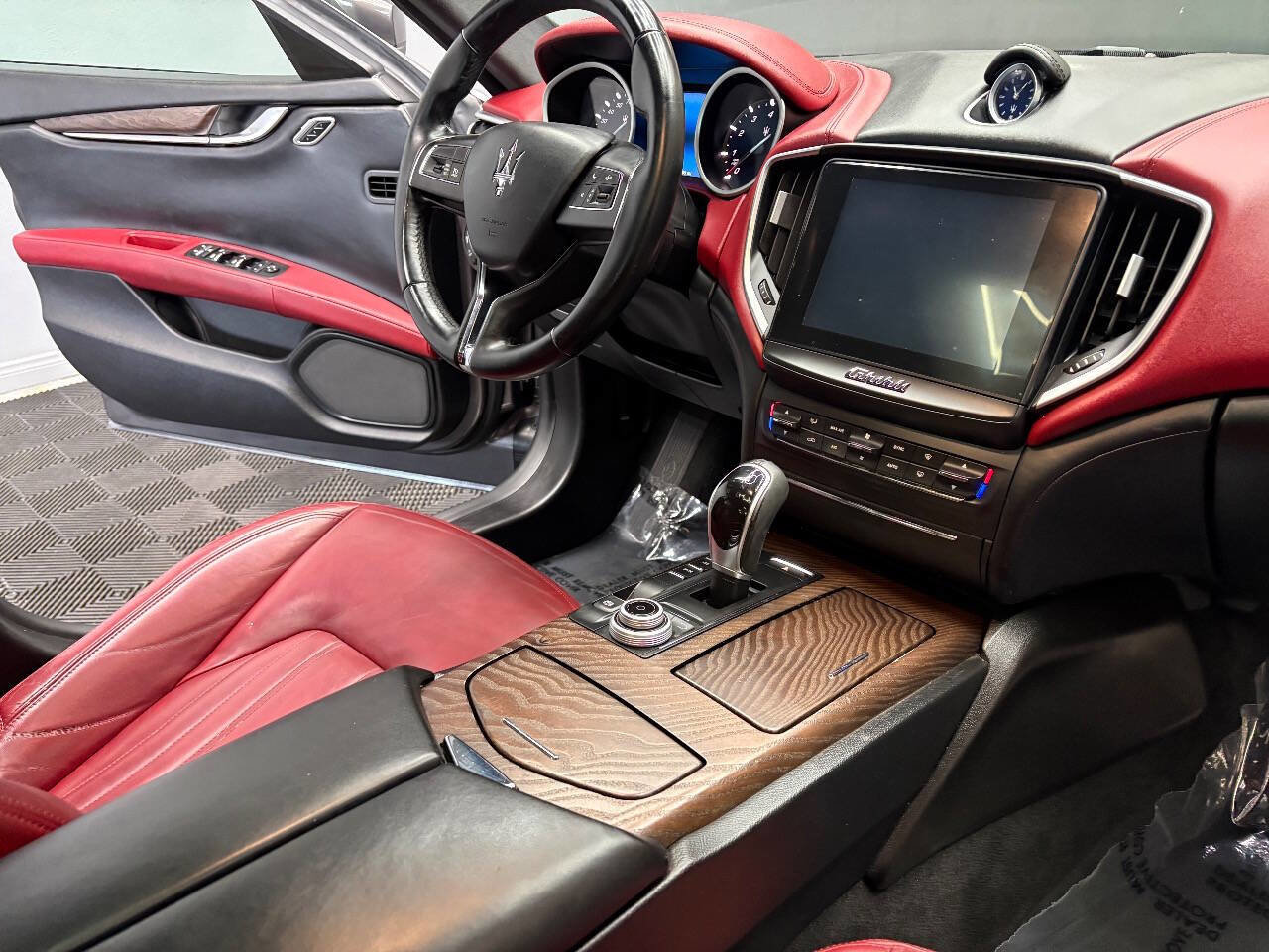 Used 2018 Maserati Ghibli S image 43