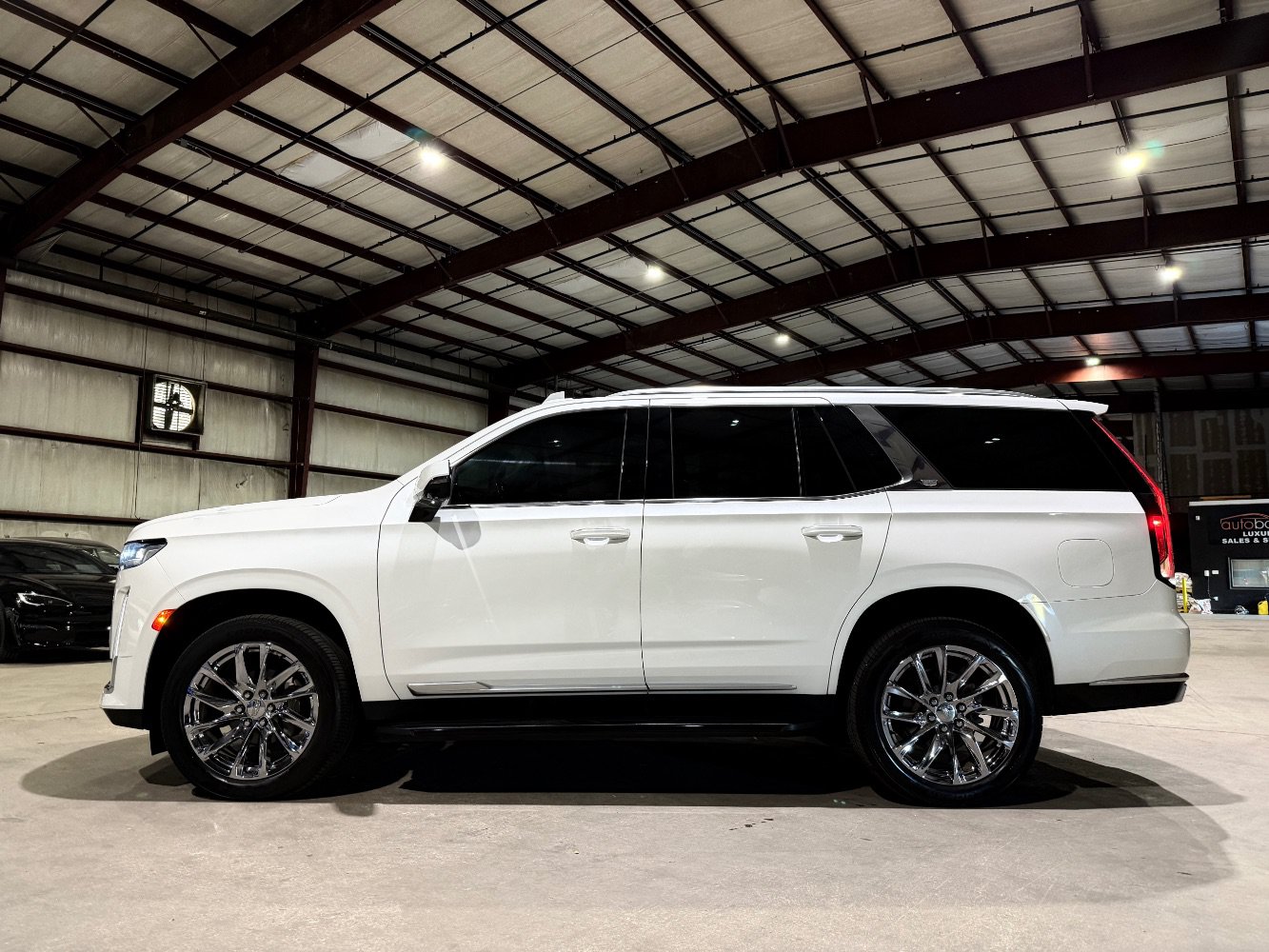 Used 2022 Cadillac Escalade Luxury AWD/4WD image 8