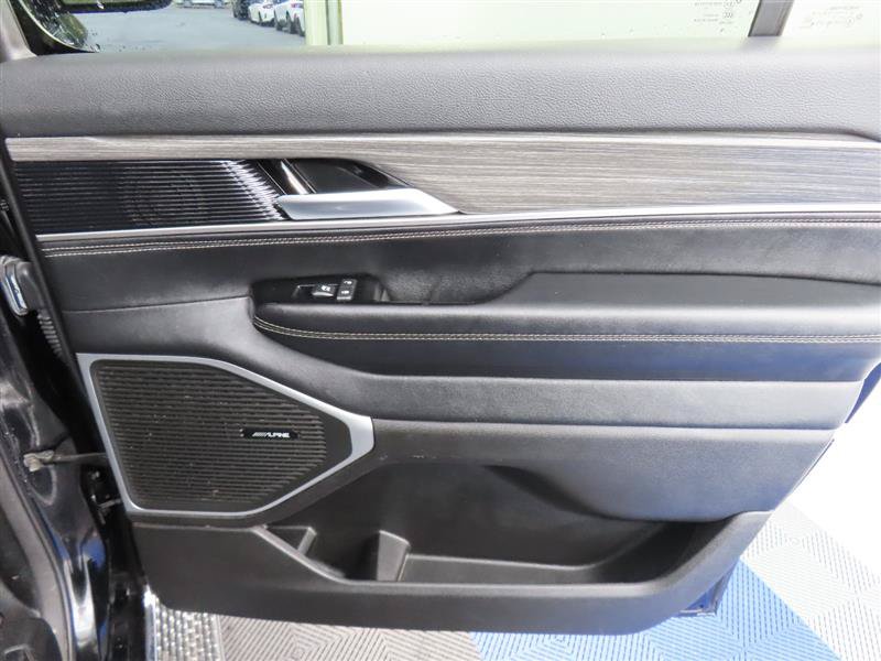 Used 2024 Jeep Wagoneer L Series III w/ Flexible Seating Group AWD/4WD image 29