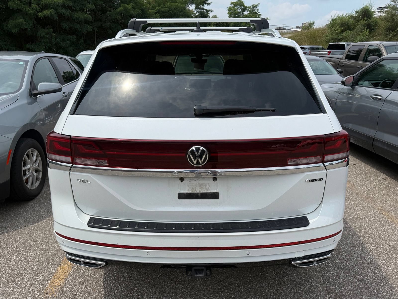 Used 2024 Volkswagen Atlas SEL Premium R-Line AWD/4WD image 3
