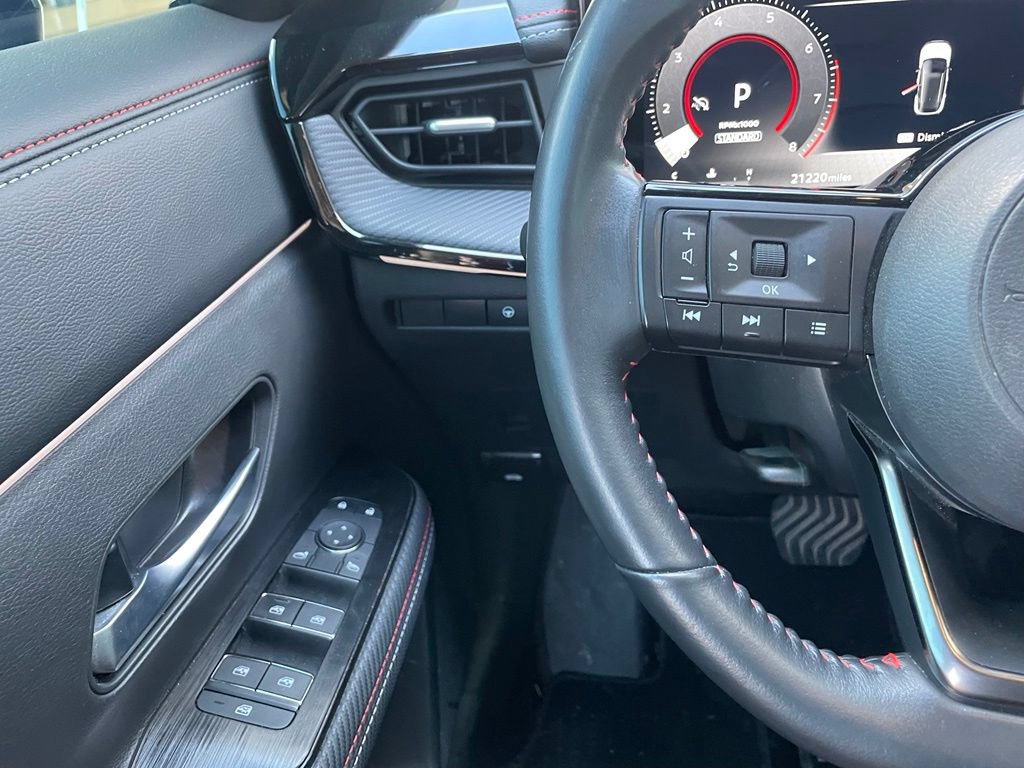 Certified 2025 Nissan Kicks SR FWD image 12