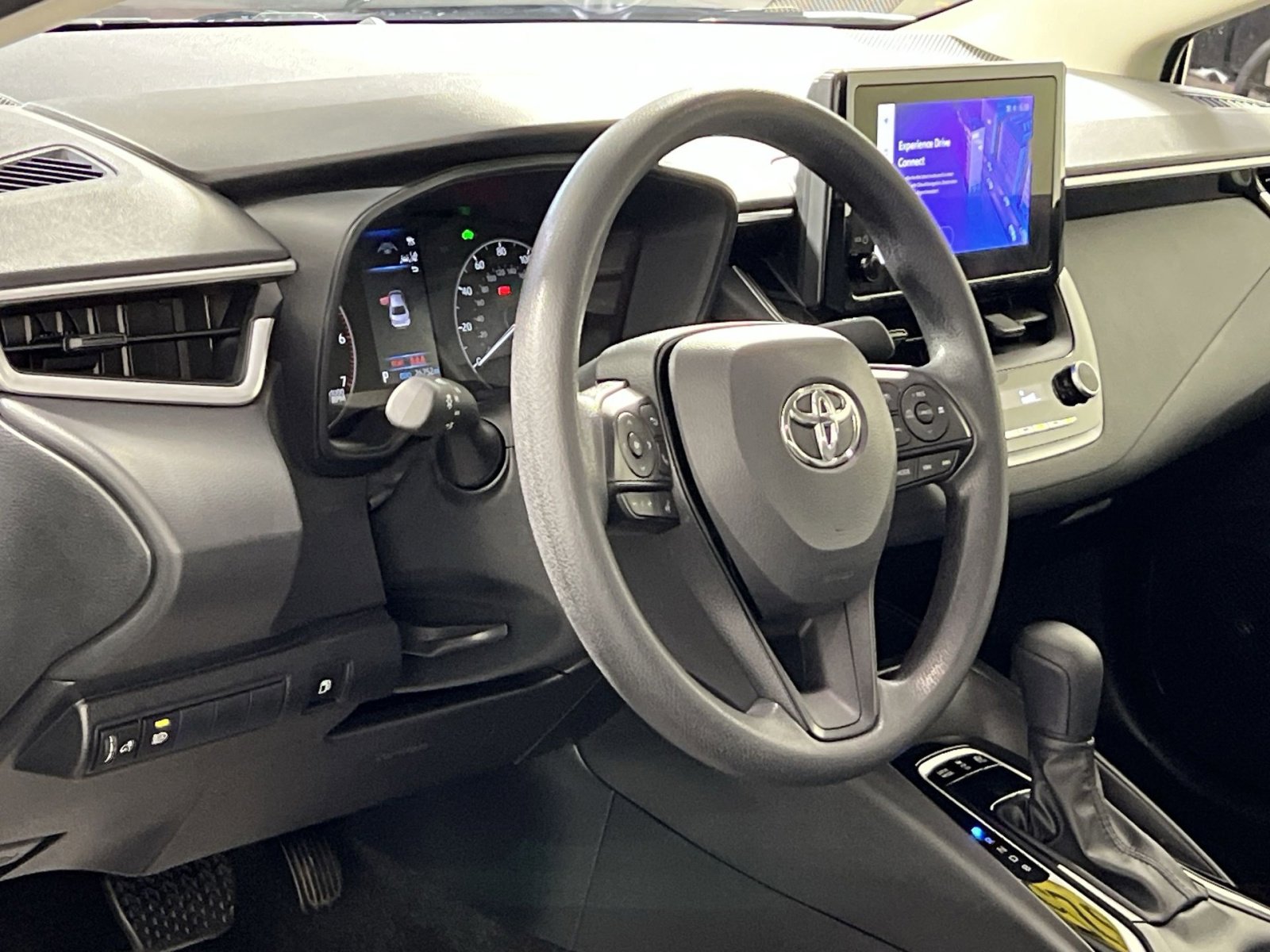 Used 2025 Toyota Corolla LE image 16