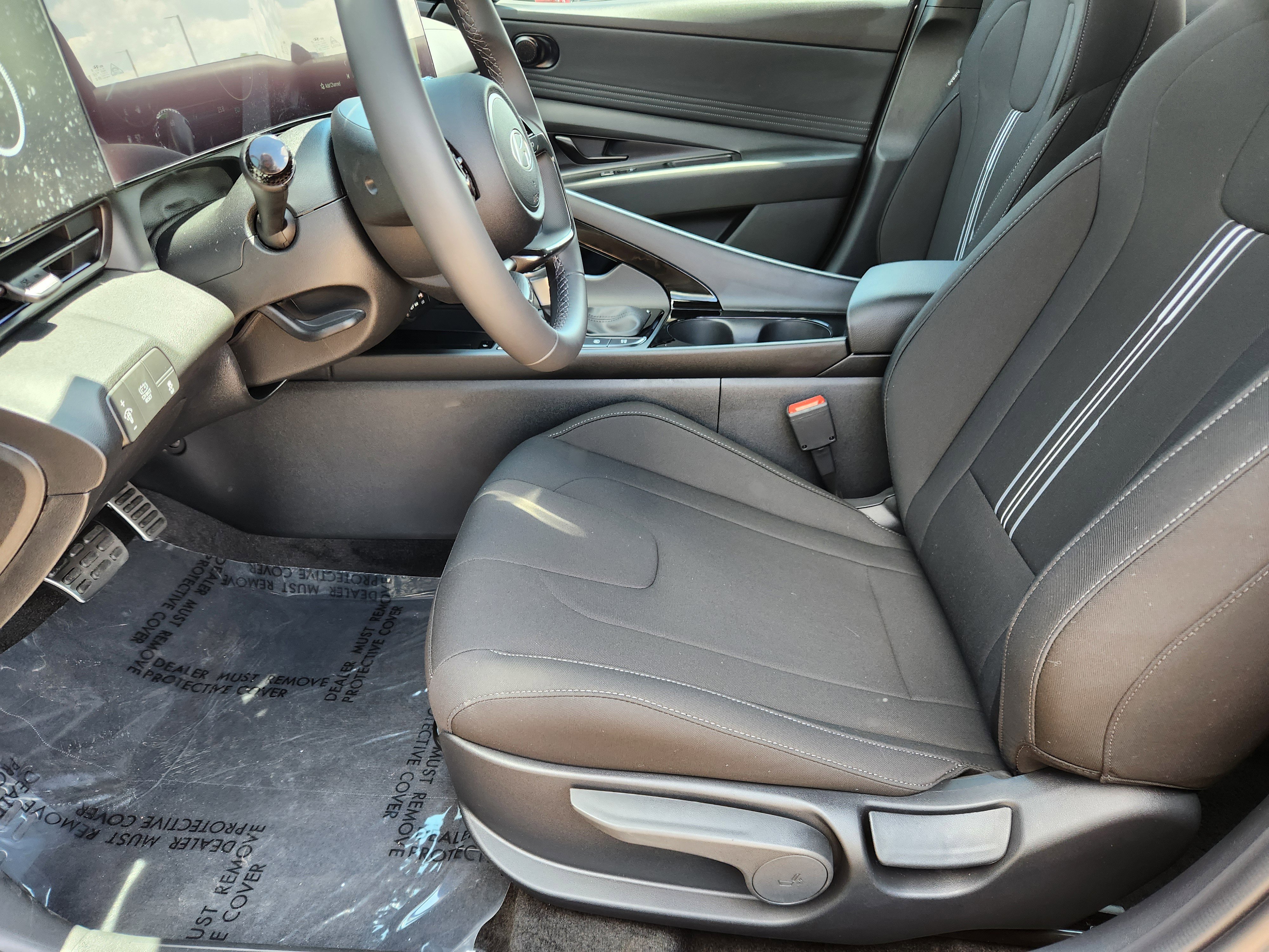 Used 2025 Hyundai Elantra Sport image 7