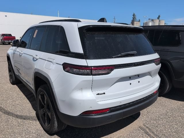 Used 2023 Jeep Grand Cherokee Altitude AWD/4WD image 2