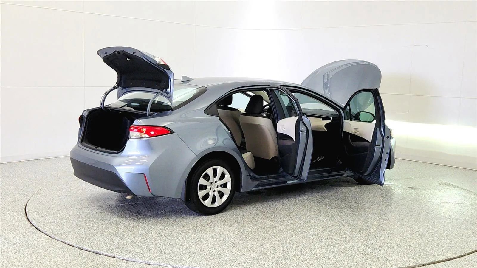 Used 2025 Toyota Corolla LE image 12