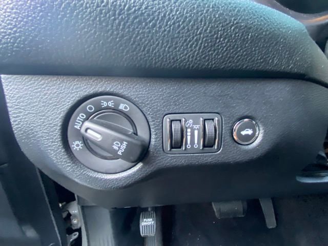 Used 2018 Dodge Challenger SXT w/ Blacktop Package image 16