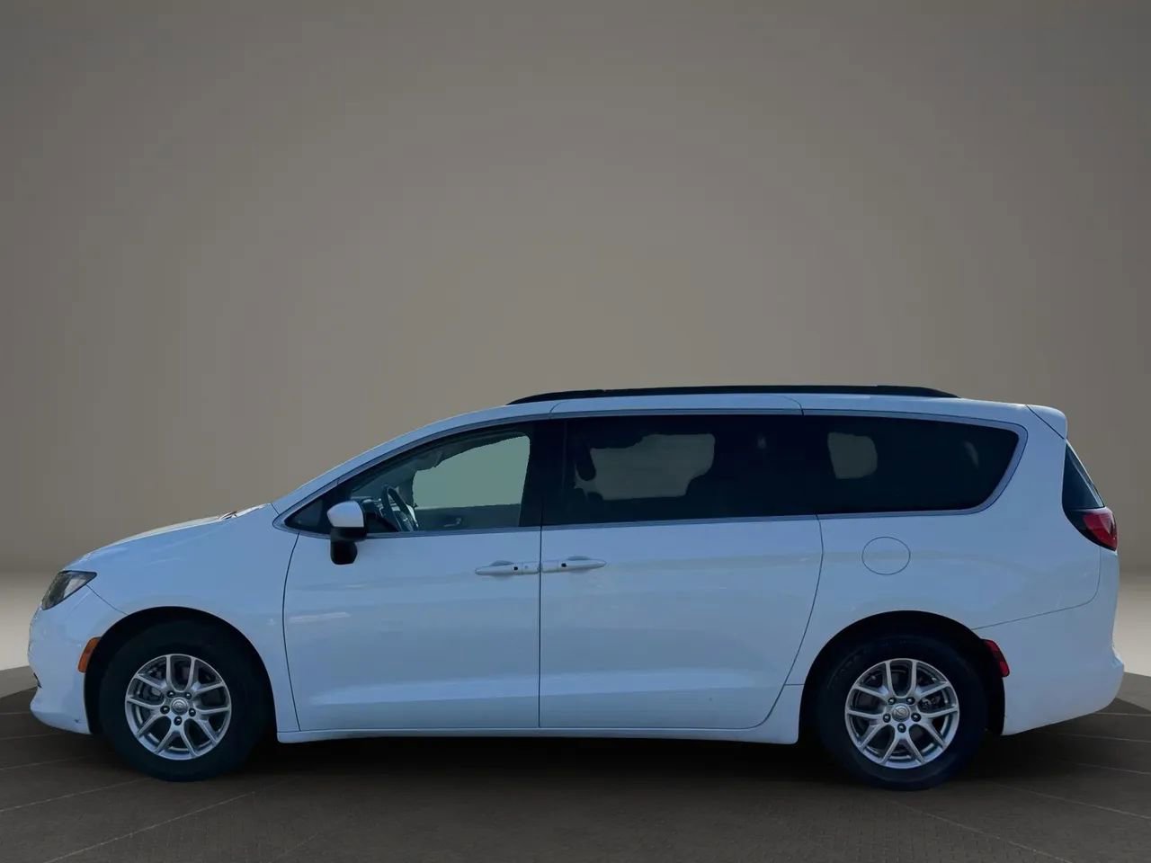 Used 2020 Chrysler Voyager Lxi FWD image 5