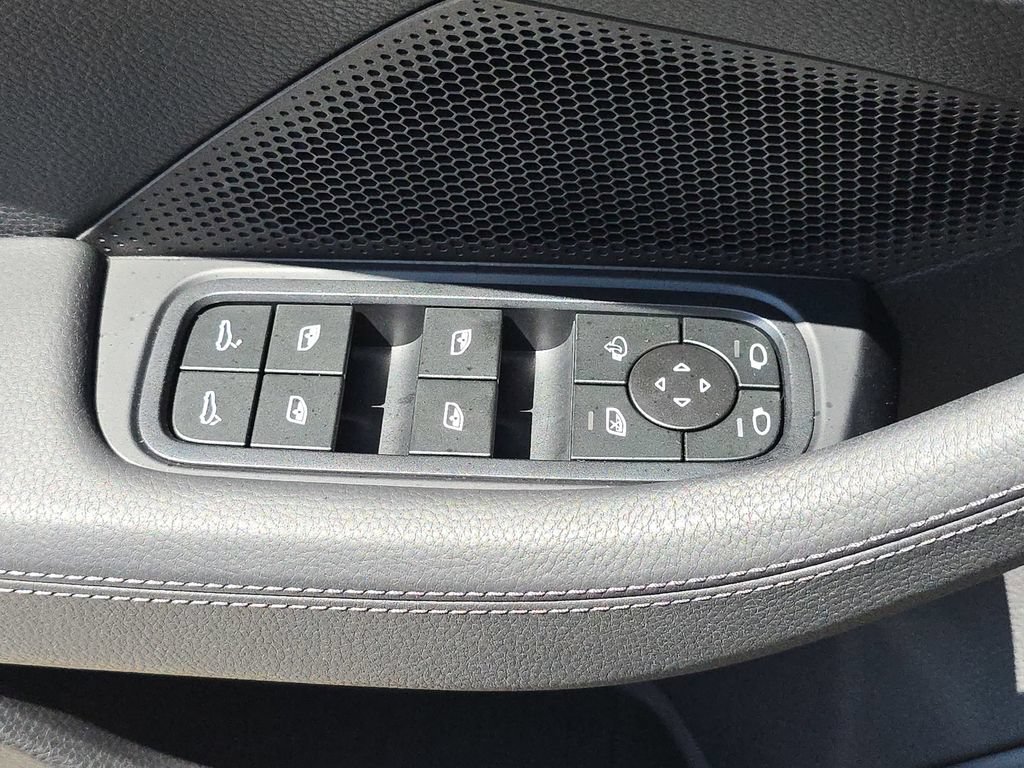 Used 2025 Porsche Panamera RWD image 22