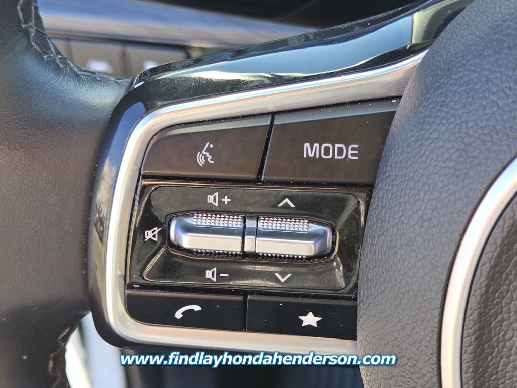 Used 2024 Kia Carnival EX FWD image 25