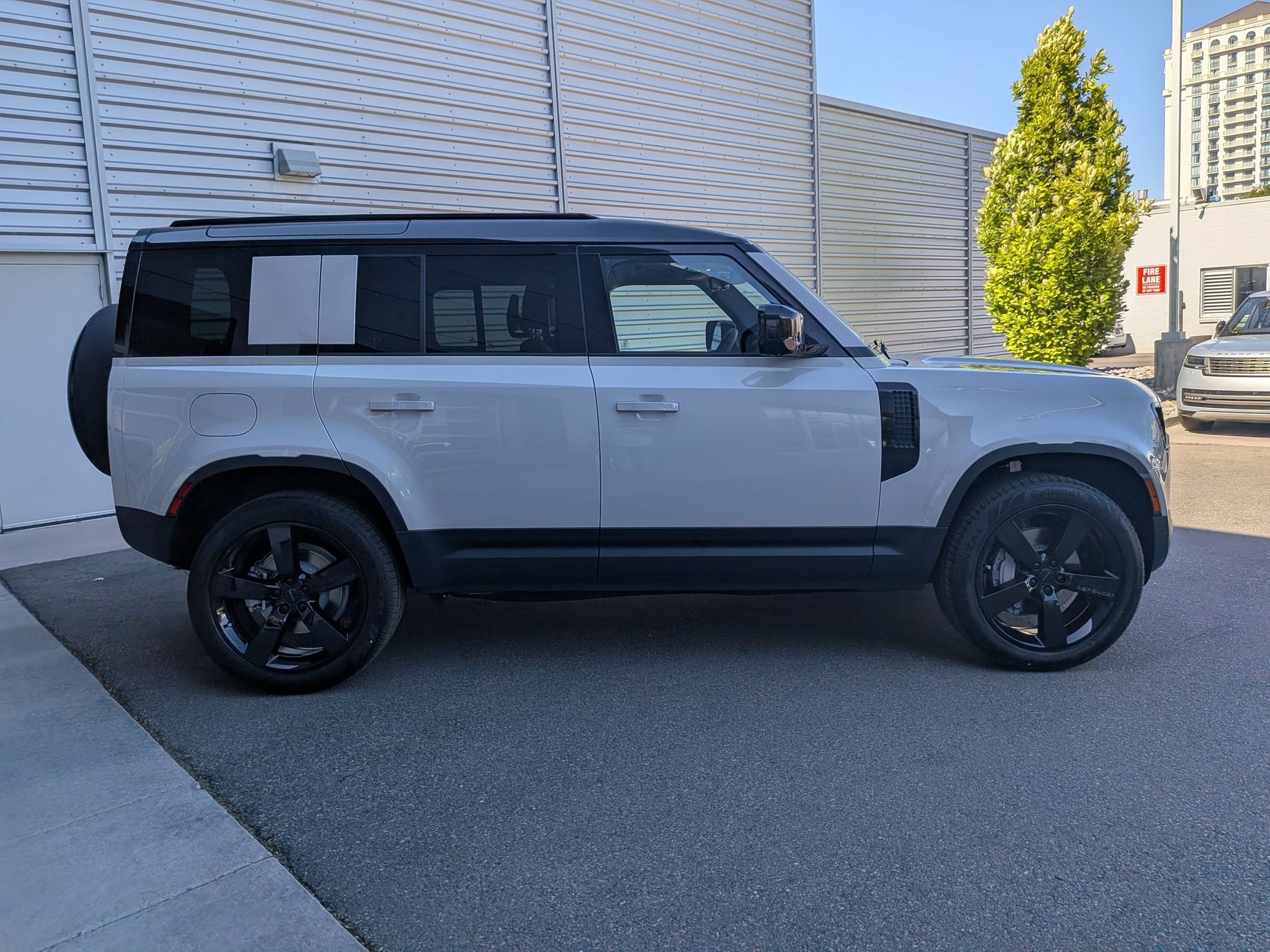 New 2026 Land Rover Defender 110 S AWD/4WD image 4