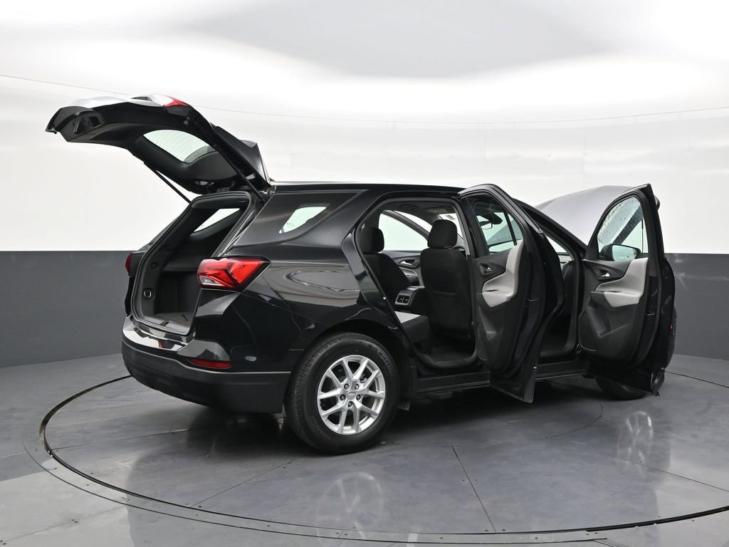 Used 2023 Chevrolet Equinox LS image 28