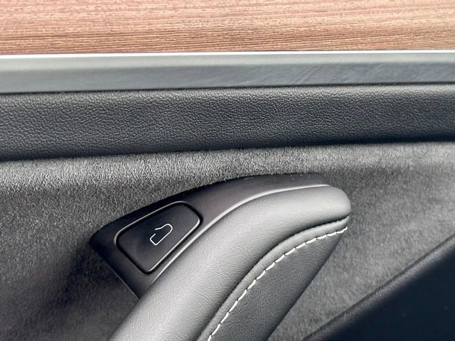 Used 2024 Tesla Model Y Performance image 26