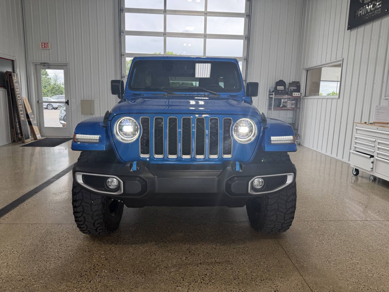 Used 2023 Jeep Wrangler Unlimited Sahara w/ Cold Weather Group AWD/4WD image 8