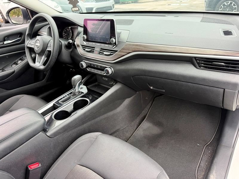 Used 2024 Nissan Altima 2.5 SV FWD image 17