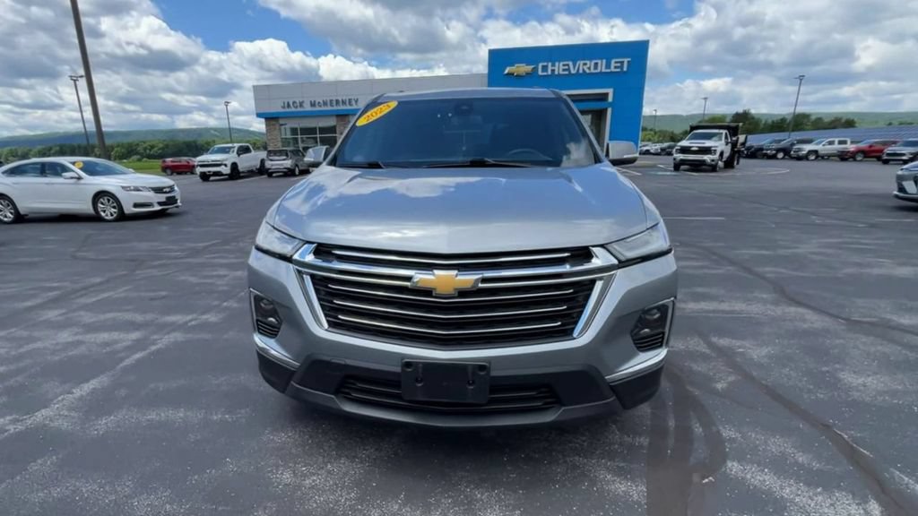 Used 2023 Chevrolet Traverse LT AWD/4WD image 3