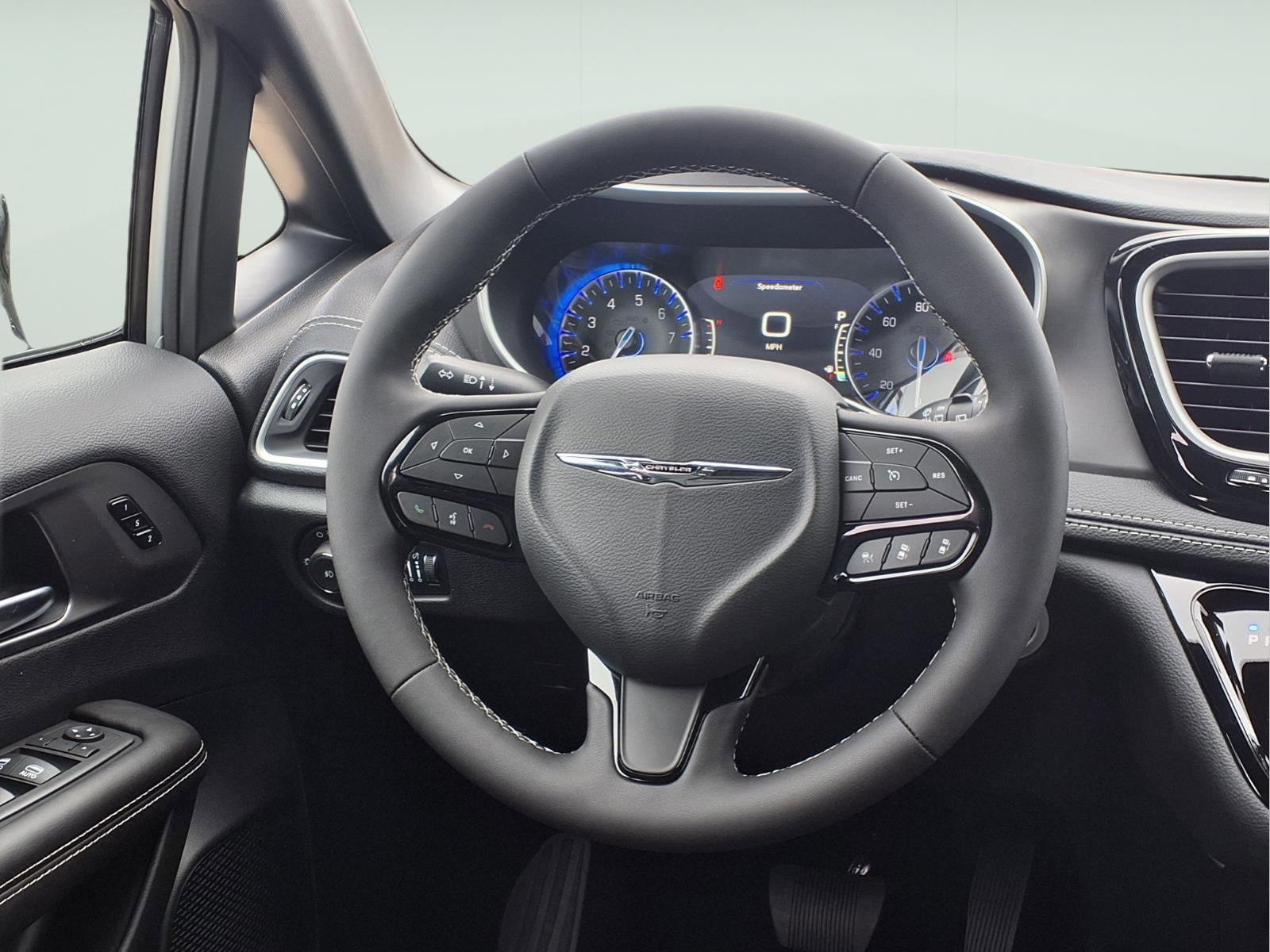 New 2026 Chrysler Pacifica Select w/ S Appearance Package image 8