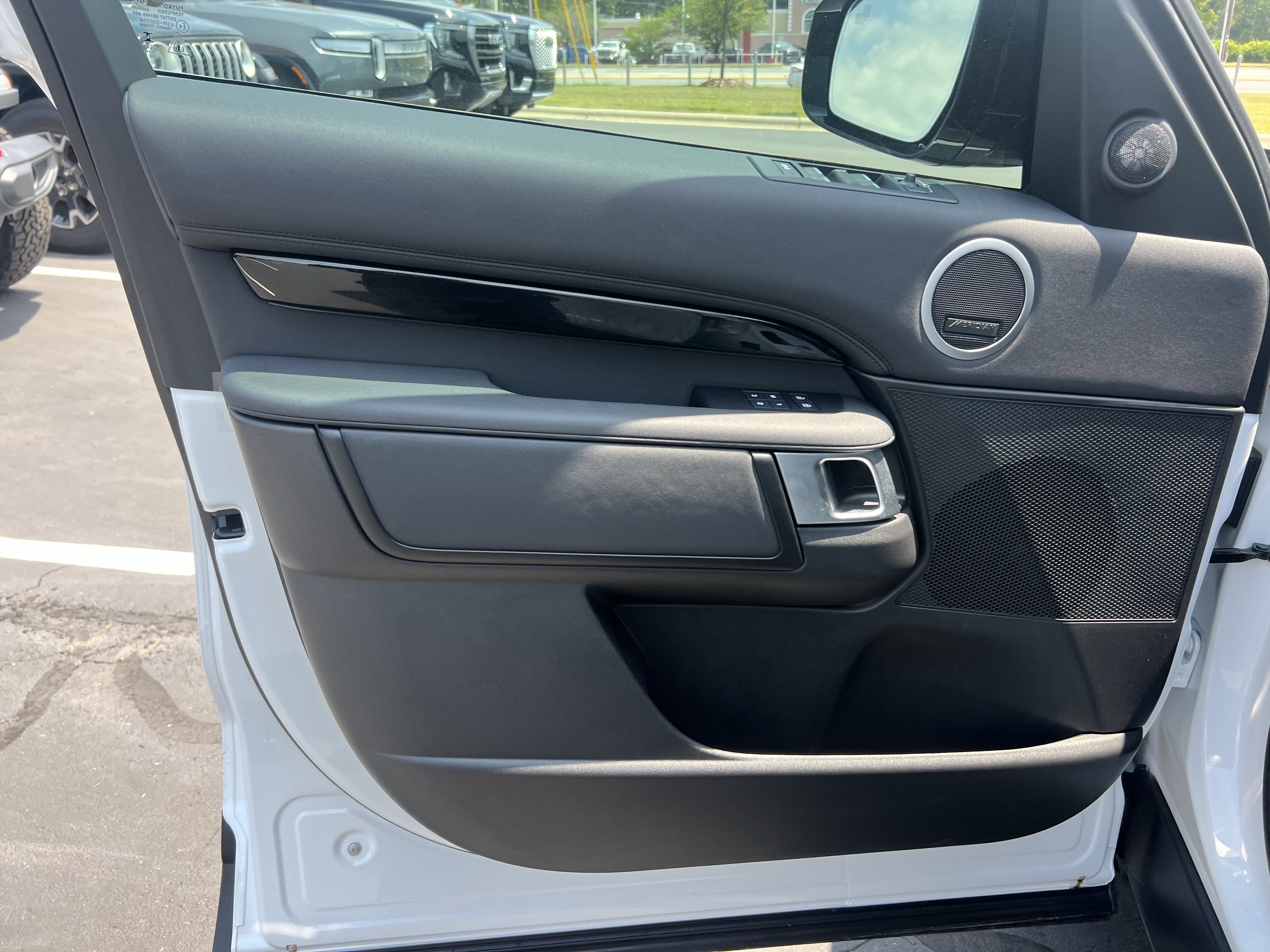 Certified 2025 Land Rover Discovery S AWD/4WD image 14