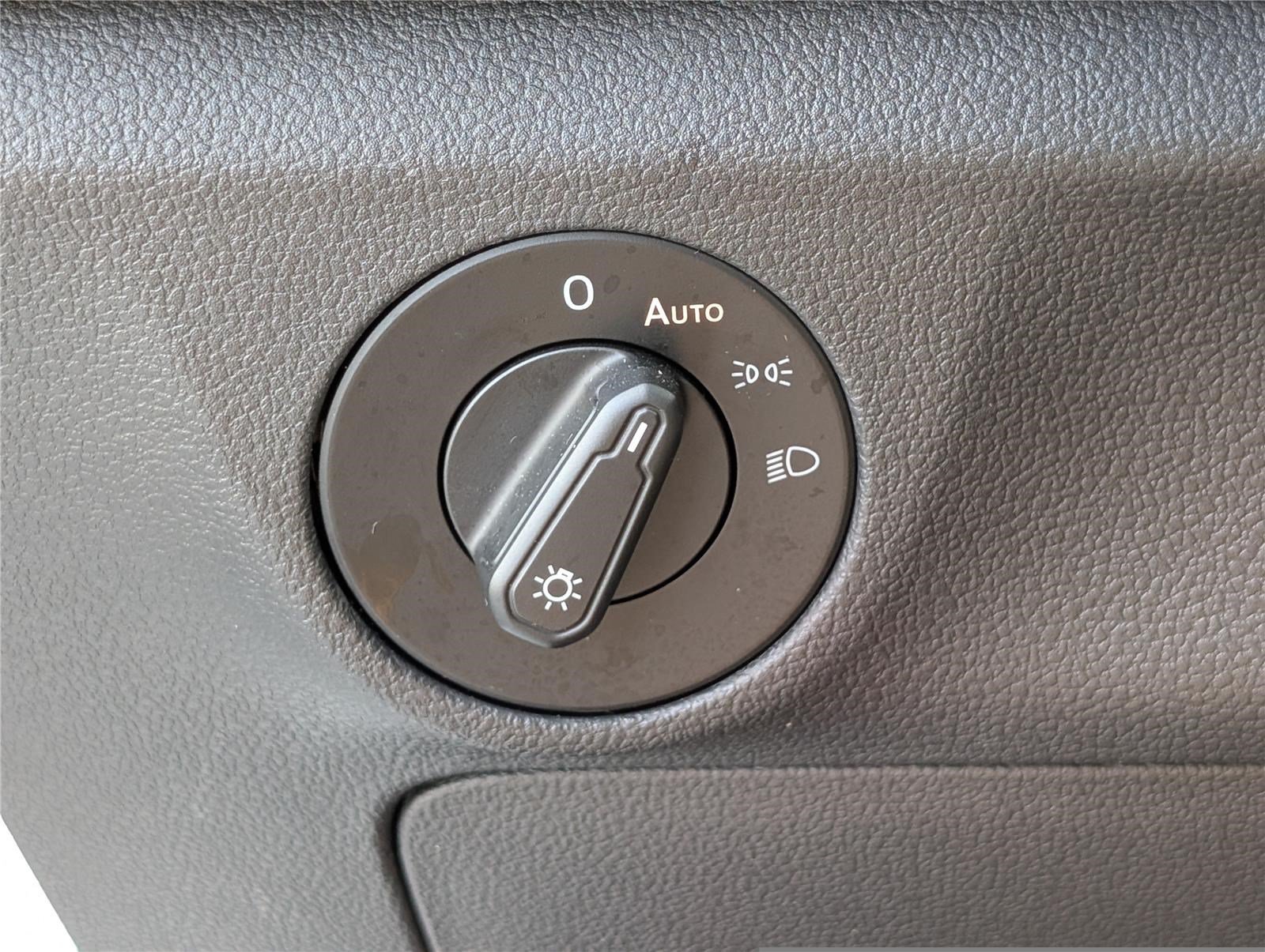 Used 2020 Volkswagen Jetta SE FWD image 19