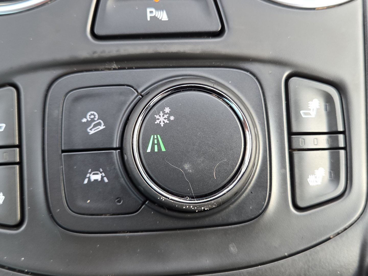 Used 2024 GMC Terrain SLT w/ Tech Package FWD image 5