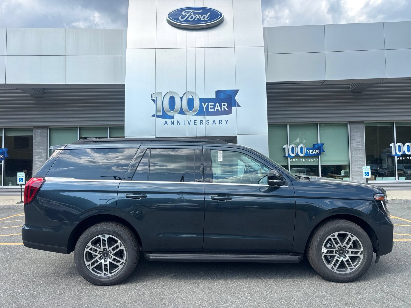 New 2026 Ford Expedition Active AWD/4WD image 2