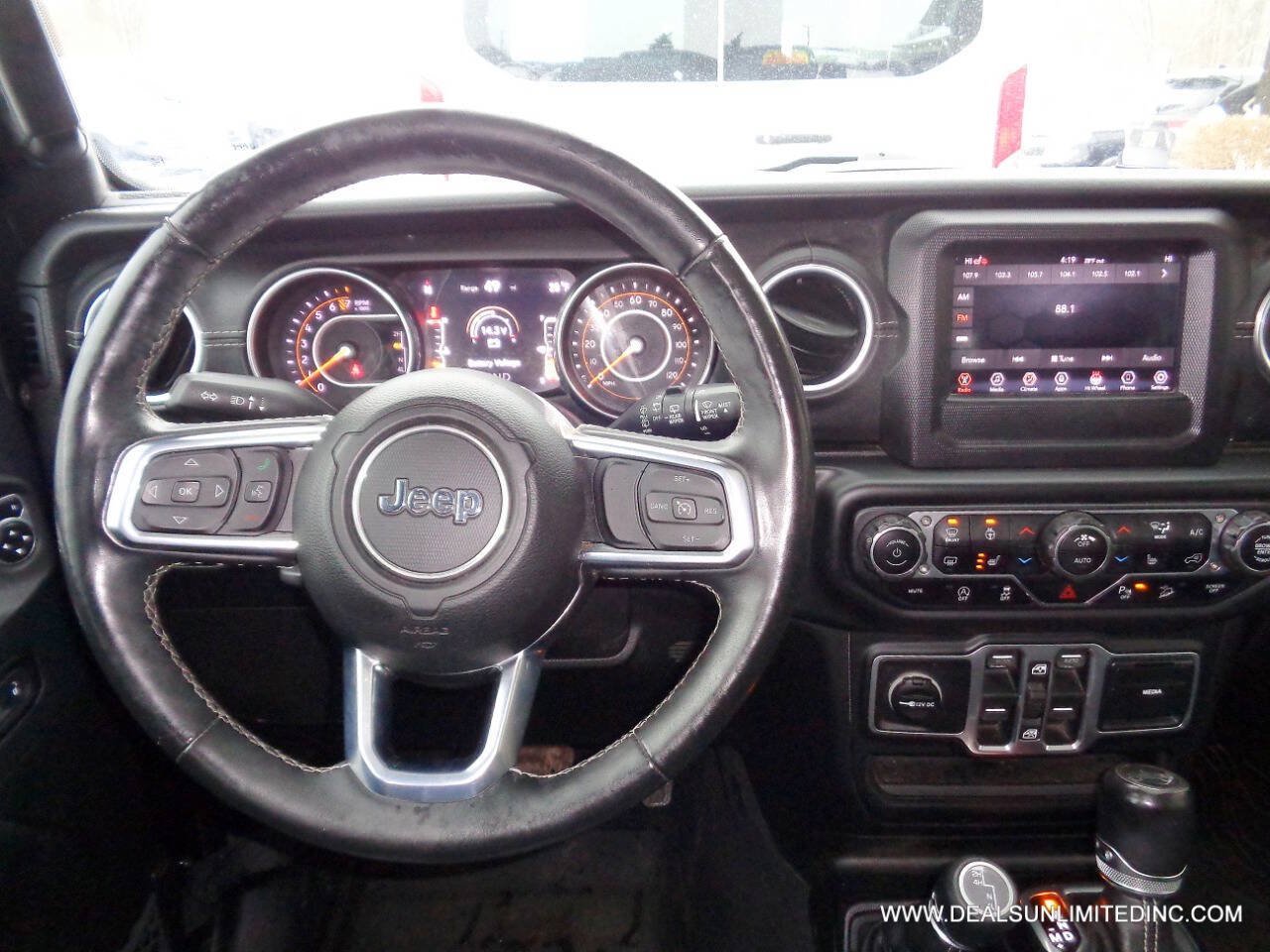 Used 2018 Jeep Wrangler Unlimited Sahara AWD/4WD image 7