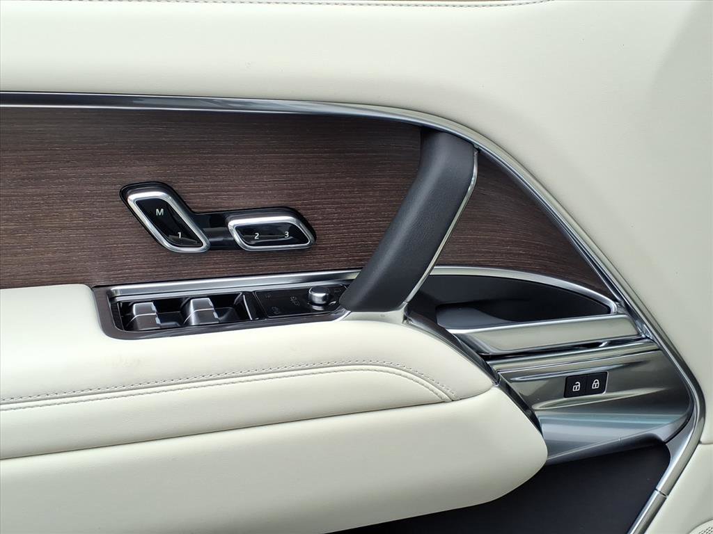 New 2026 Land Rover Range Rover Long Wheelbase SE image 10