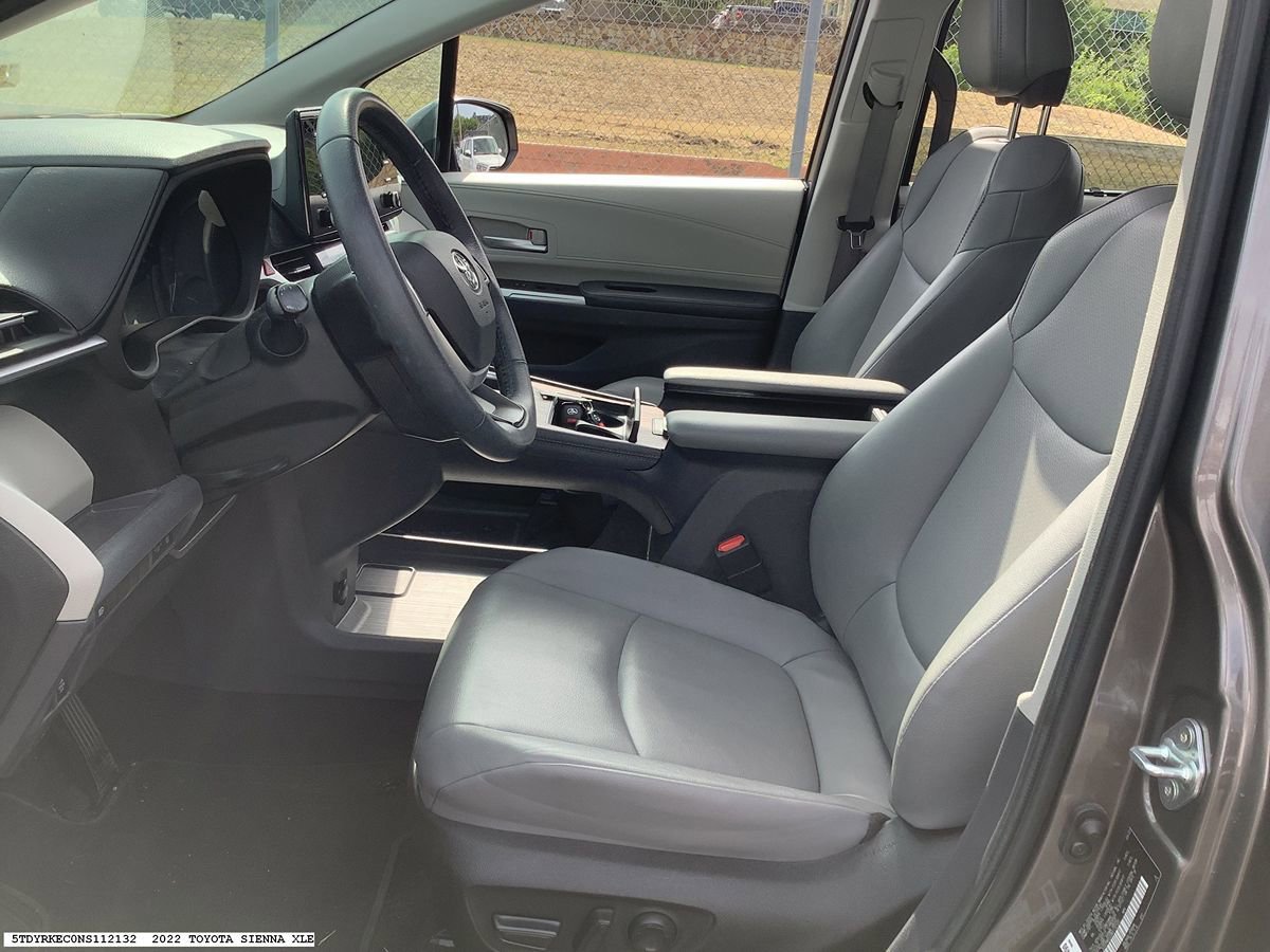 Used 2022 Toyota Sienna XLE FWD image 8