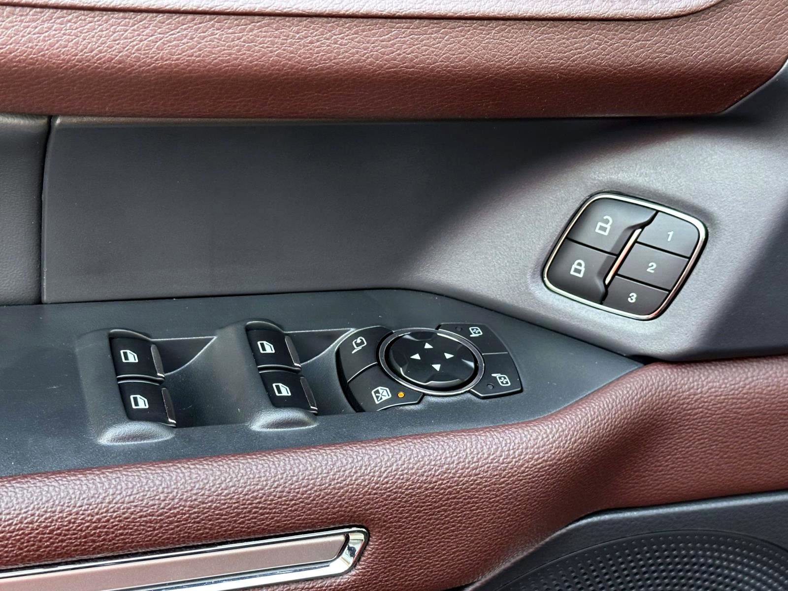 Used 2024 Ford Expedition Limited image 11