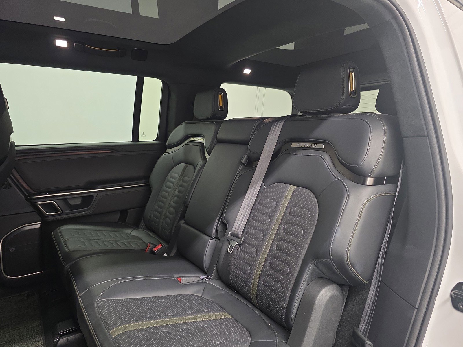 Used 2024 Rivian R1S Adventure AWD/4WD image 21