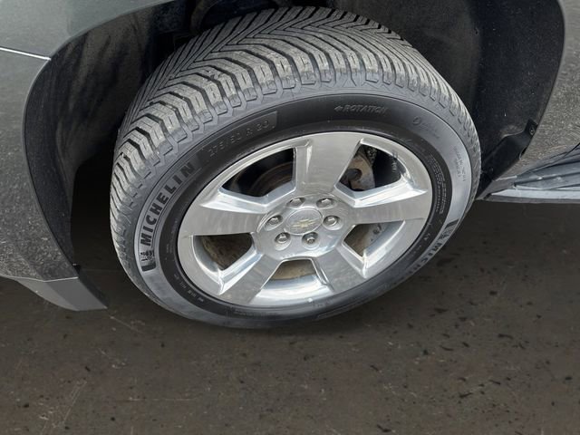 Used 2019 Chevrolet Suburban LT w/ Luxury Package AWD/4WD image 9