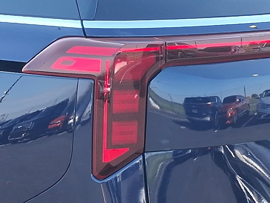 Certified 2025 Kia Carnival FWD image 10