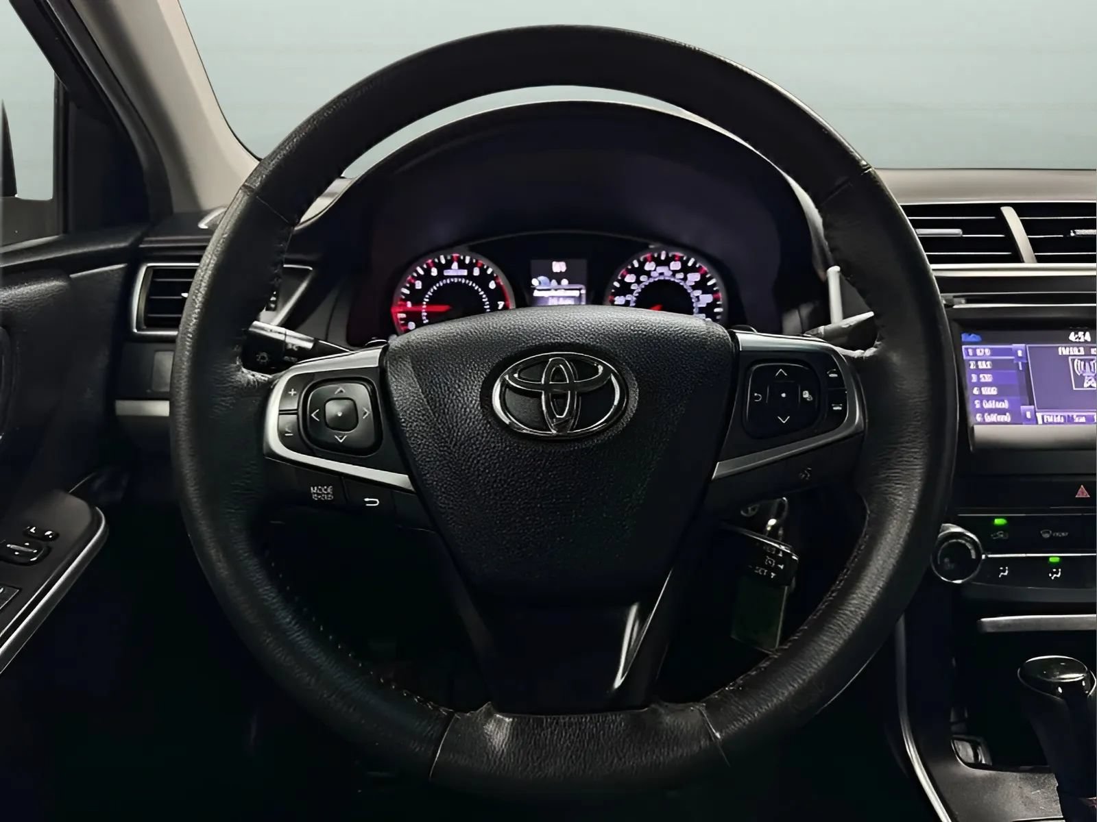 Used 2017 Toyota Camry SE FWD image 17