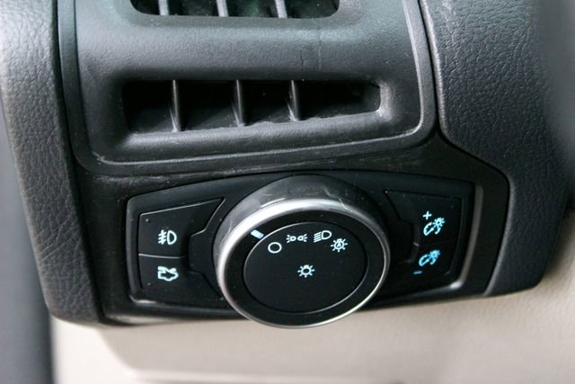 Used 2015 Ford Focus SE w/ SE Sport Package FWD image 14