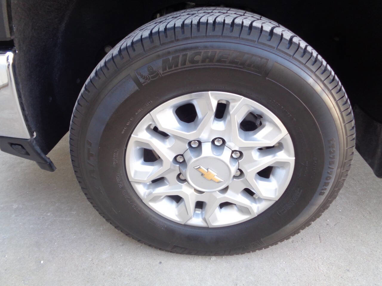 Used 2024 Chevrolet Silverado 2500 LT w/ Texas Edition image 35