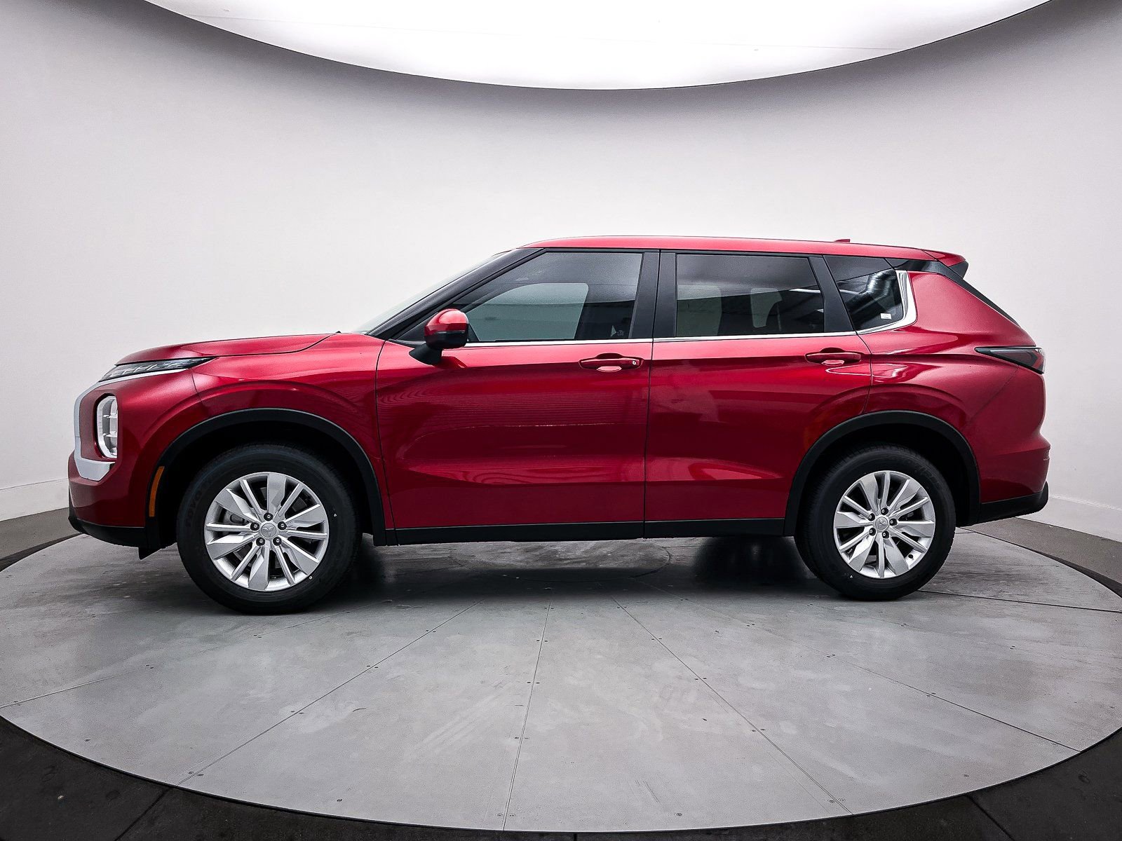 New 2025 Mitsubishi Outlander ES image 4