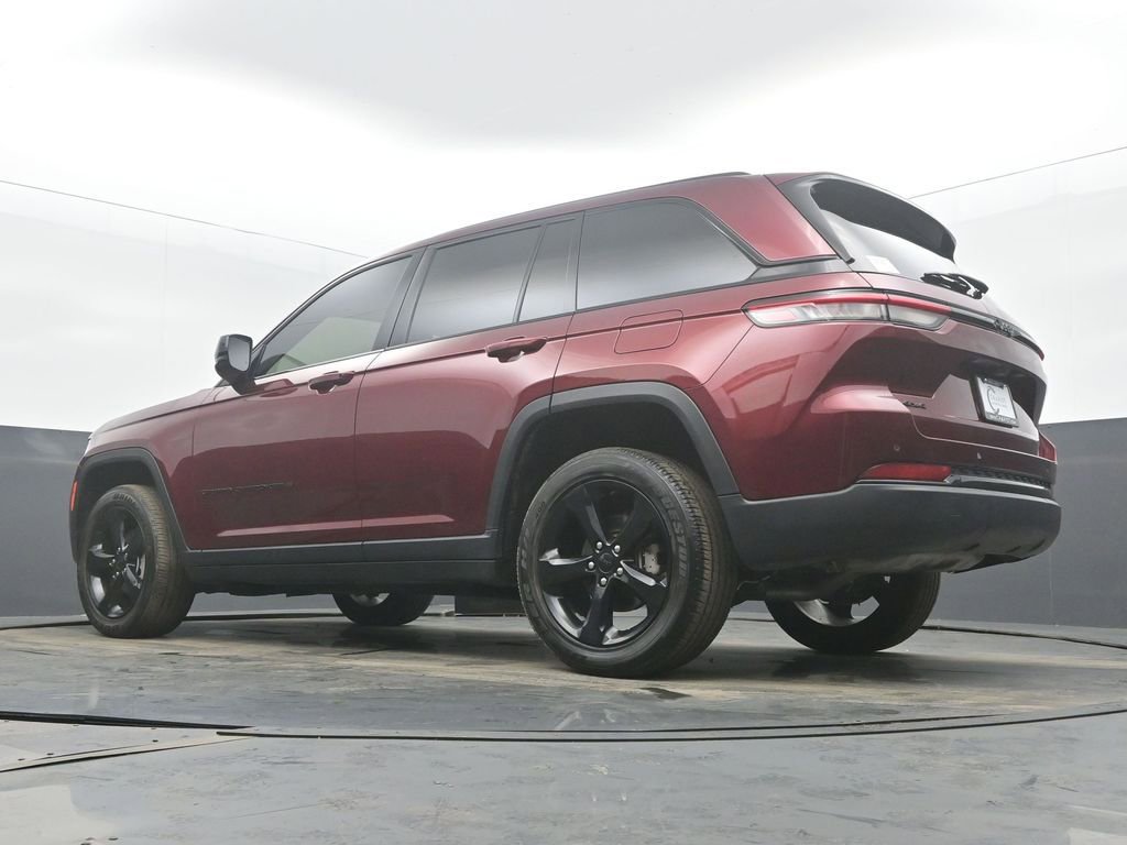 Used 2023 Jeep Grand Cherokee Altitude image 48