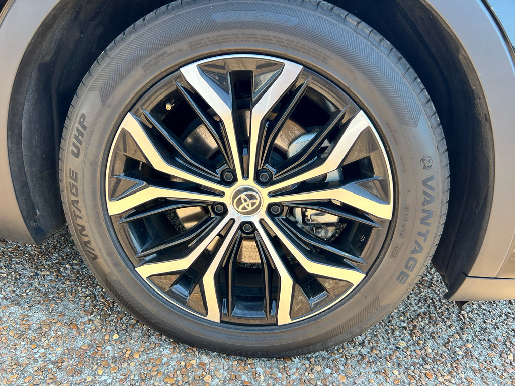 Used 2025 Toyota Crown XLE image 9